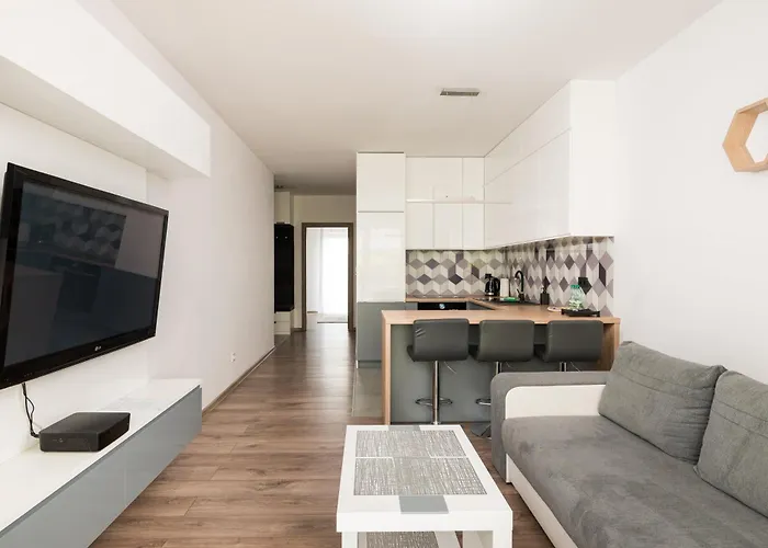 Metro Bemowo Apartment With Garden